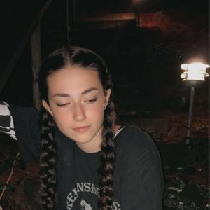 Meet your Posher, Kayla